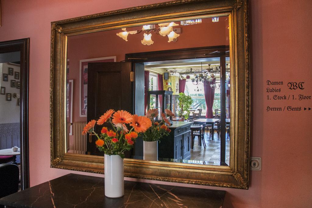 Hajo'S Germania Lodge & Irish Pub Рюдесхайм ам Рейн Екстериор снимка