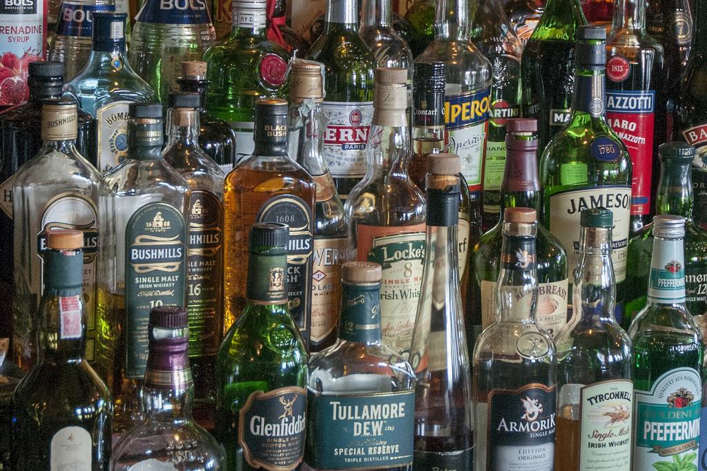 Hajo'S Germania Lodge & Irish Pub Рюдесхайм ам Рейн Екстериор снимка